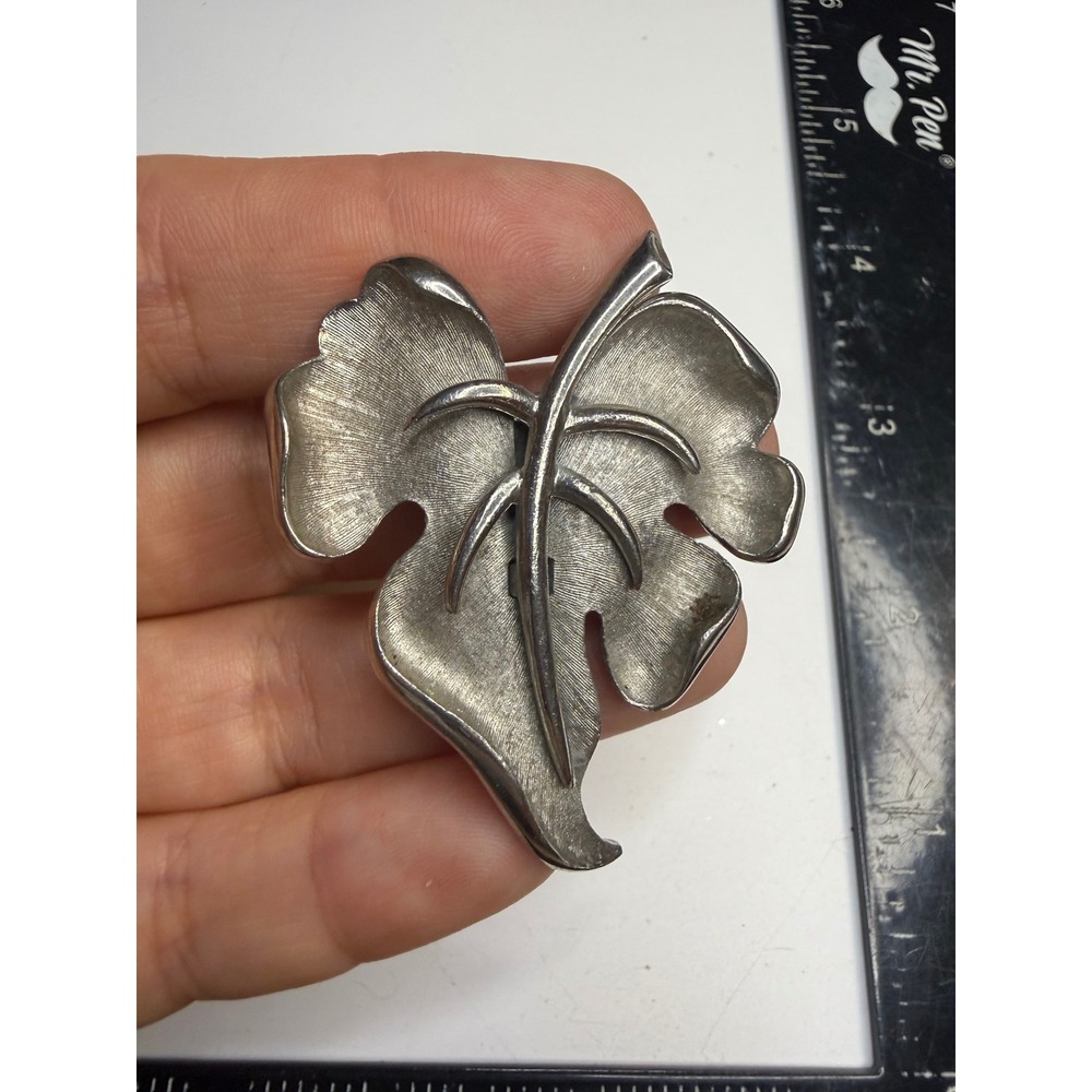 Vintage Silver Tone Textured Leaf Brooch Botanical Nature Pin Matte Finish